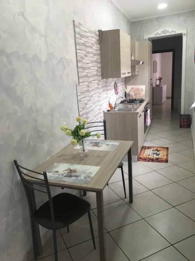 Lisa'S House Apartment เนเปิลส์ ภายนอก รูปภาพ